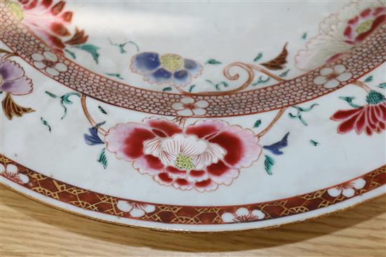 A Chinese export famille rose charger, Qianlong period diameter 44cm